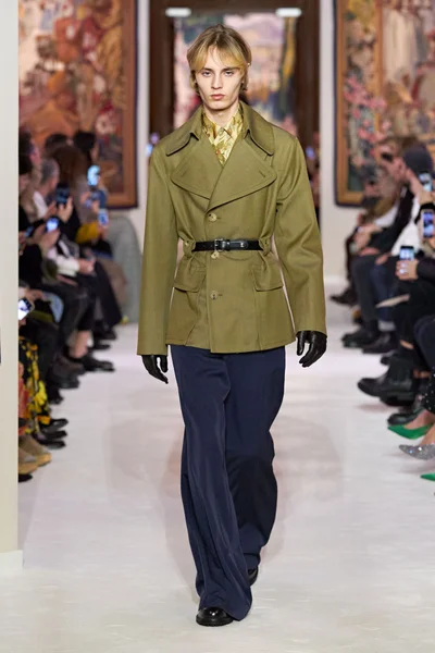 Look 27